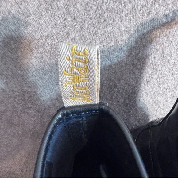 DR MARTENS SZ 9 1460 Vegan Chrome Patent Leather Boots with Yellow Laces - Picture 6 of 11